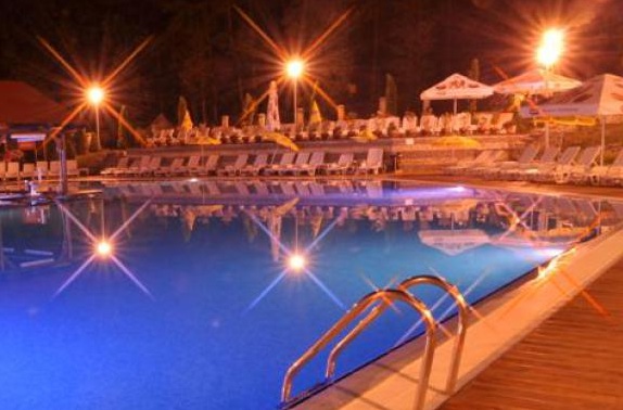 Se deschide piscina Sara