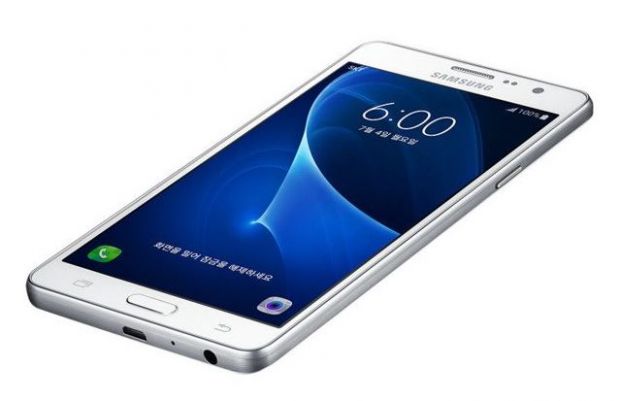 Samsung a lansat un nou telefon cu un pret mic