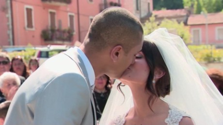 Au spus „DA!” pe molozul de la cutremurul din Italia! (video)