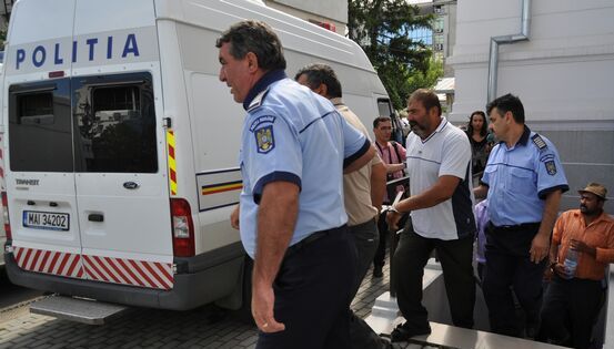 34 de inculpaţi în cazul de sclavie din Berevoeşti rămân în arest