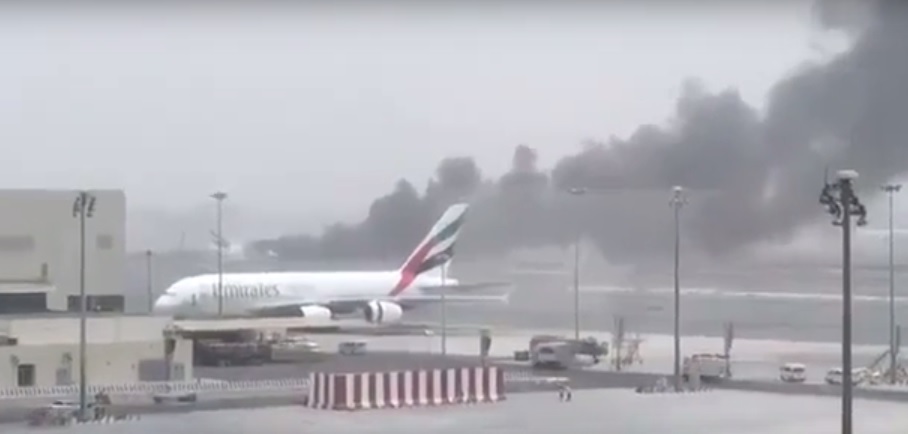 (Video) Un avion s-a prăbuşit în timpul aterizării pe aeroportul din Dubai!