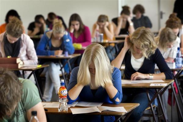 Peste 1.000 de elevi din Olt s-au înscris la Bac-ul de toamnă