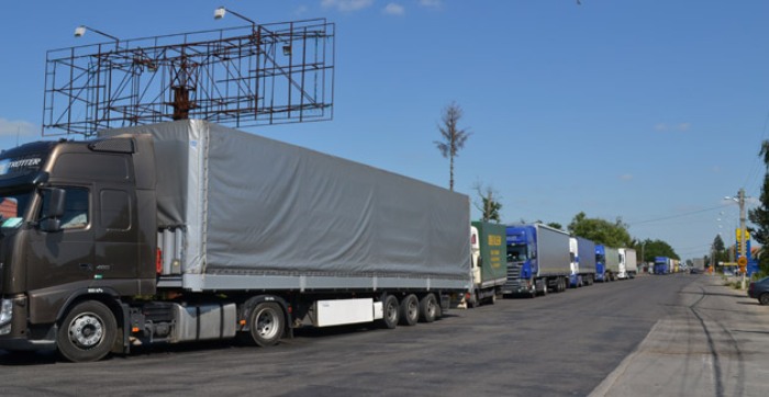 Coloana de tiruri de 4 km, pe podul Vidin – Calafat!