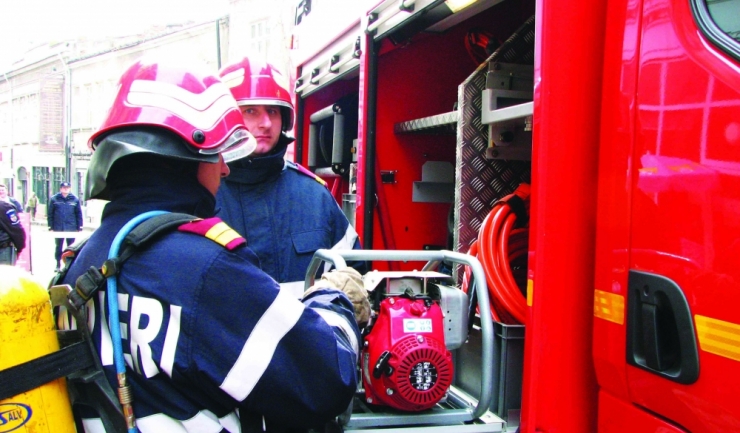 Peste 5.200 de persoane salvate de pompieri