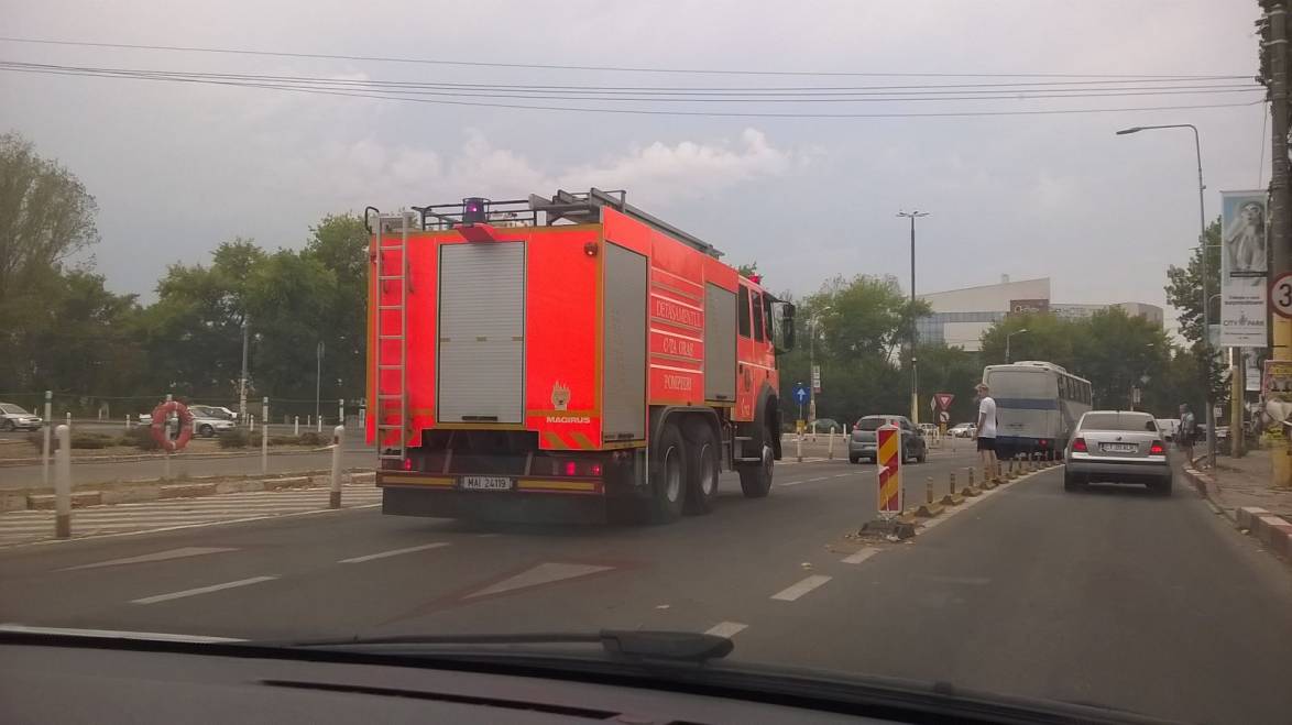 Nivelul de poluare în zona Rafinăriei Petromidia, după incendiul de ieri, nu pune în pericol populaţia