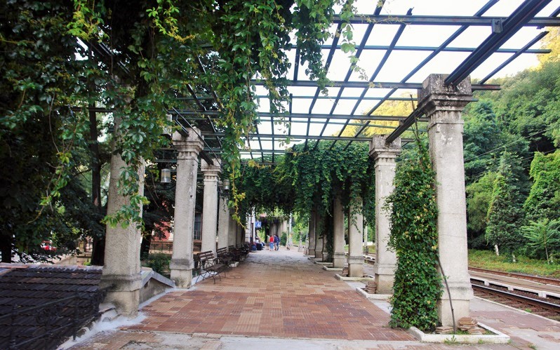 Cel mai romantic peron de gara din Europa se afla la Herculane!