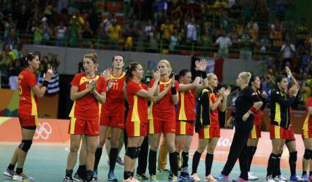 Handbal feminin: România, la prima victorie, 25-21 cu Muntenegru