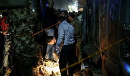 Încărcătură explozivă aruncată asupra sediului parlamentului din Pristina