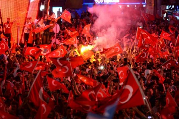Miting la Istanbul (audio)