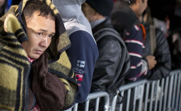 Primul centru pentru refugiaţi din Paris se va deschide la jumătatea lunii octombrie