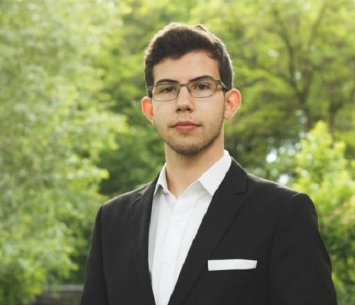 A fost admis la cinci universităţi din Marea Britanie