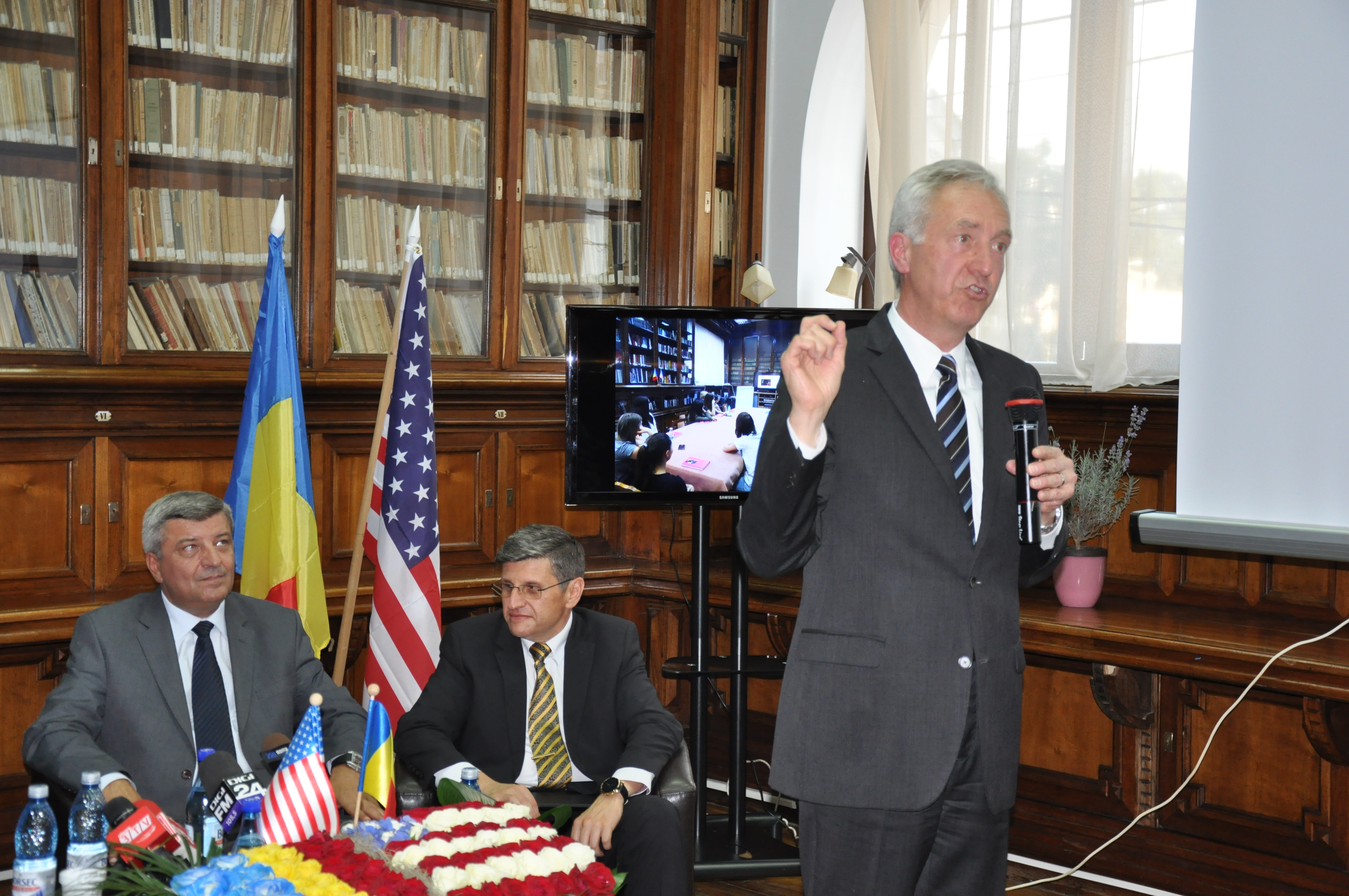 (Audio) Hans Klemm: „Singurele steaguri care contează pentru mine sunt ale SUA și României!”