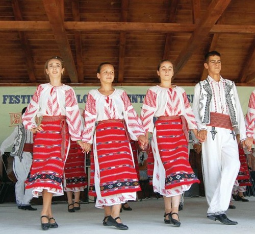 Festivalul Tinereții la Licurici