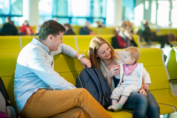 Se simplifică condițiile de călătorie în străinătate a minorilor români