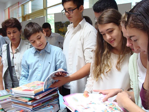 Târg de carte şcolară la Rm. Vâlcea