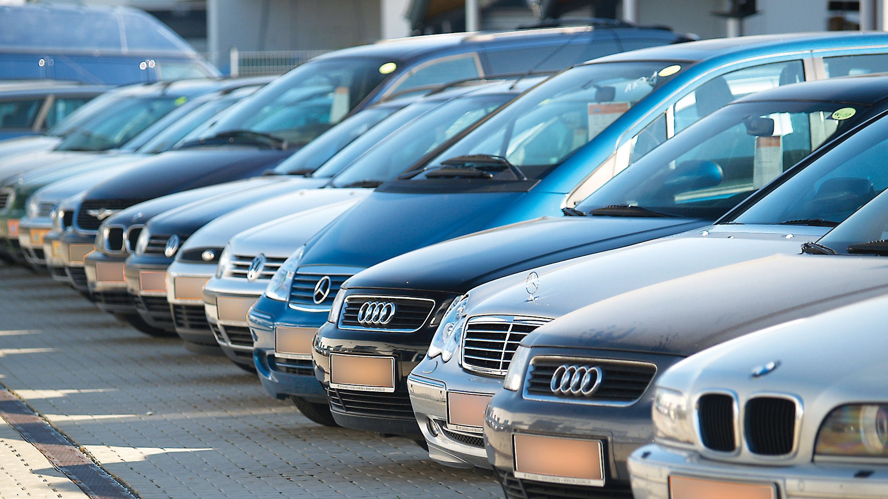 Preţurile asigurărilor obligatorii auto vor fi îngheţate pentru 6 luni (audio)