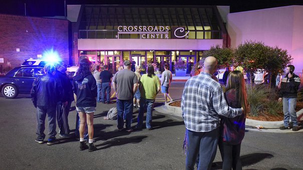 Un tânăr de origine somaleză, identificat drept autorul atacului de la un mall din Minnesota