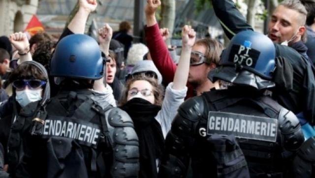 Proteste violente la Paris