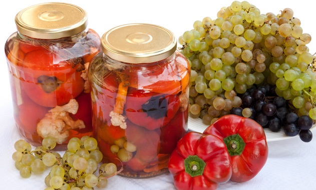 Retete din camara: gogosari murati, umpluti cu struguri!