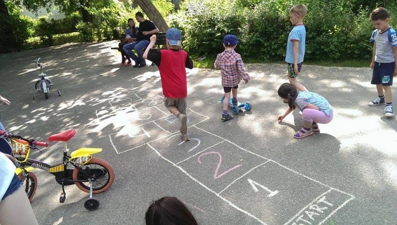 „Bucurie in miscare”: sa ne amintim de jocurile copilariei!