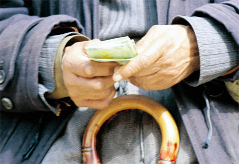 Studiu INS: Nivel de trai la limită pentru jumătate dintre români