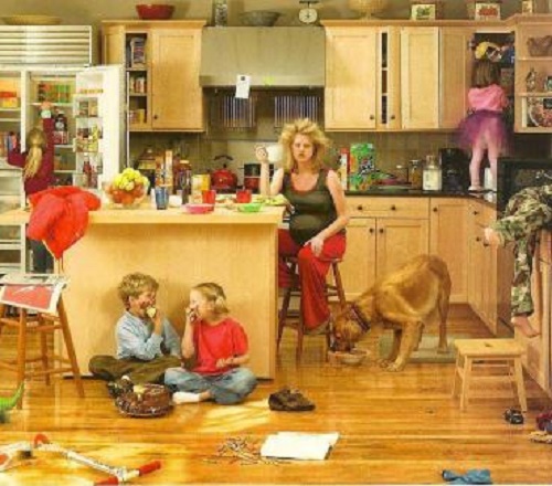 Cât câștigă o mamă casnică?!