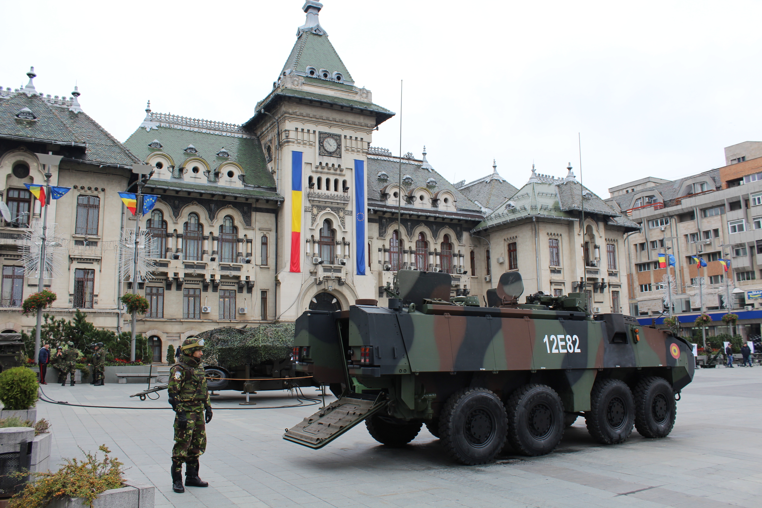Piața Mihai Viteazul din Craiova invadată…
