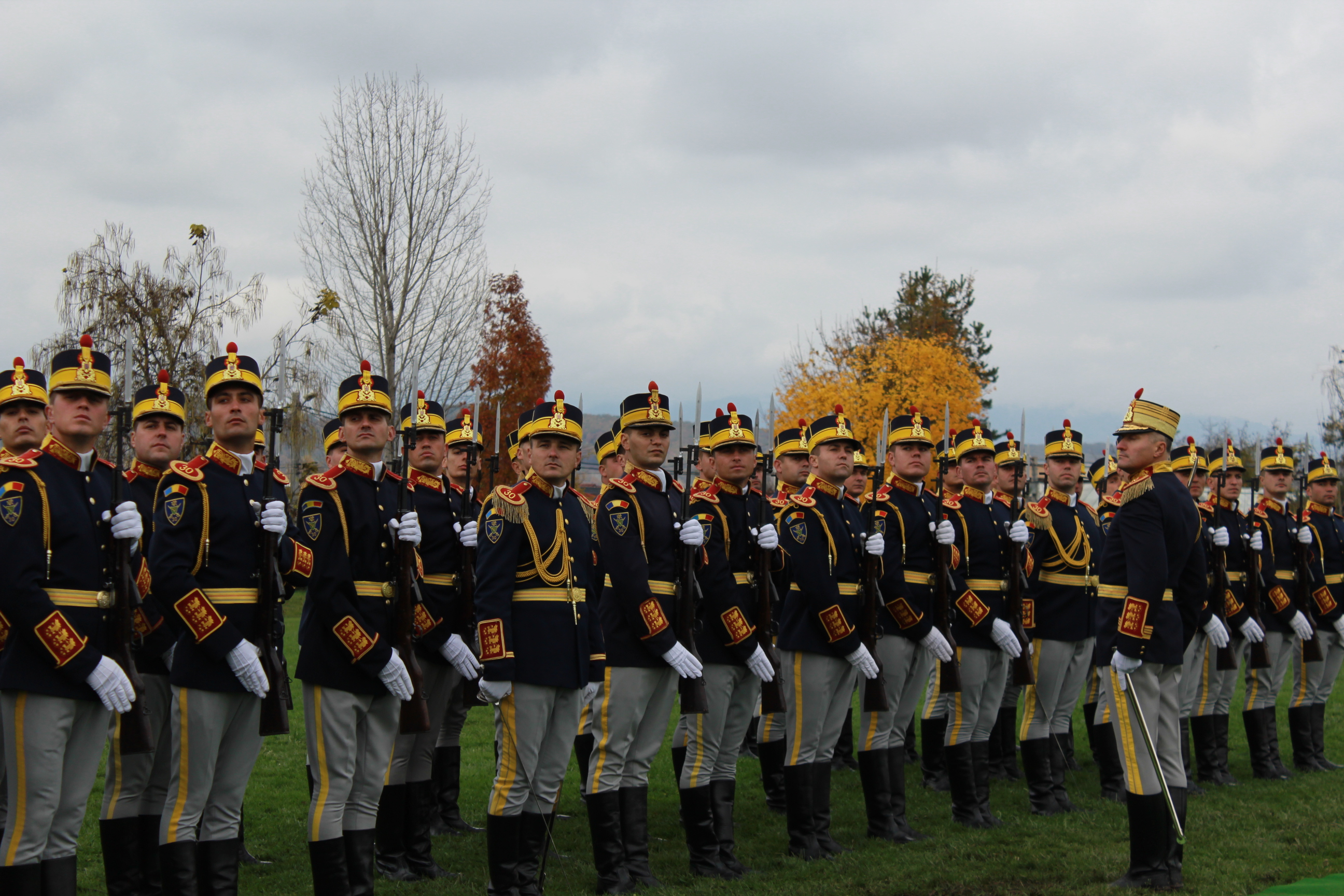 Preşedintele şi premierul au participat la Târgu Jiu la comemorarea militarilor români