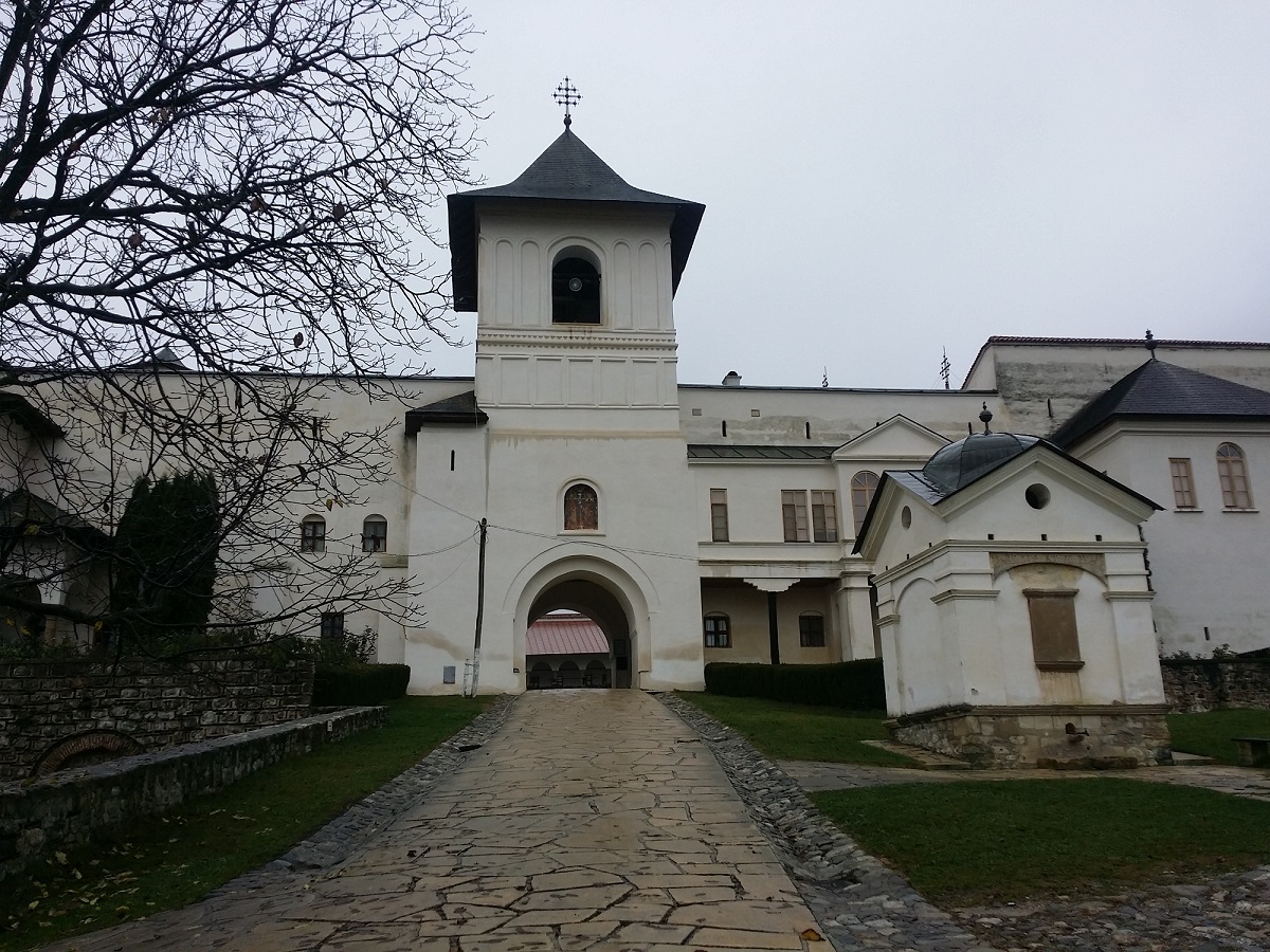 Destinații de weekend: Mănăstirea Hurezi (+foto)