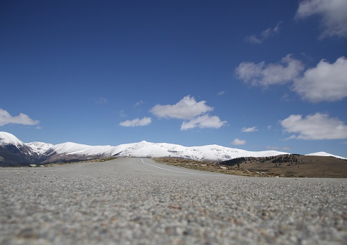 Primăria Novaci asfaltează drumurile din Rânca