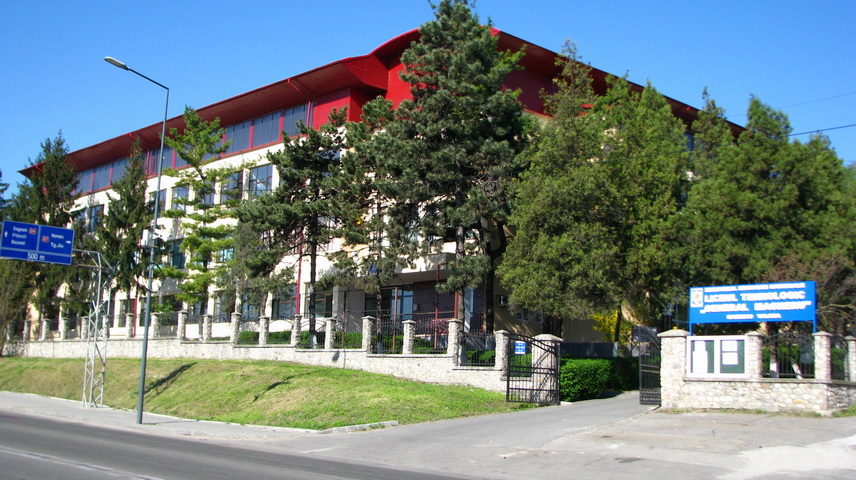 (Audio) Un elev a fost injughiat la o scoala din Valcea