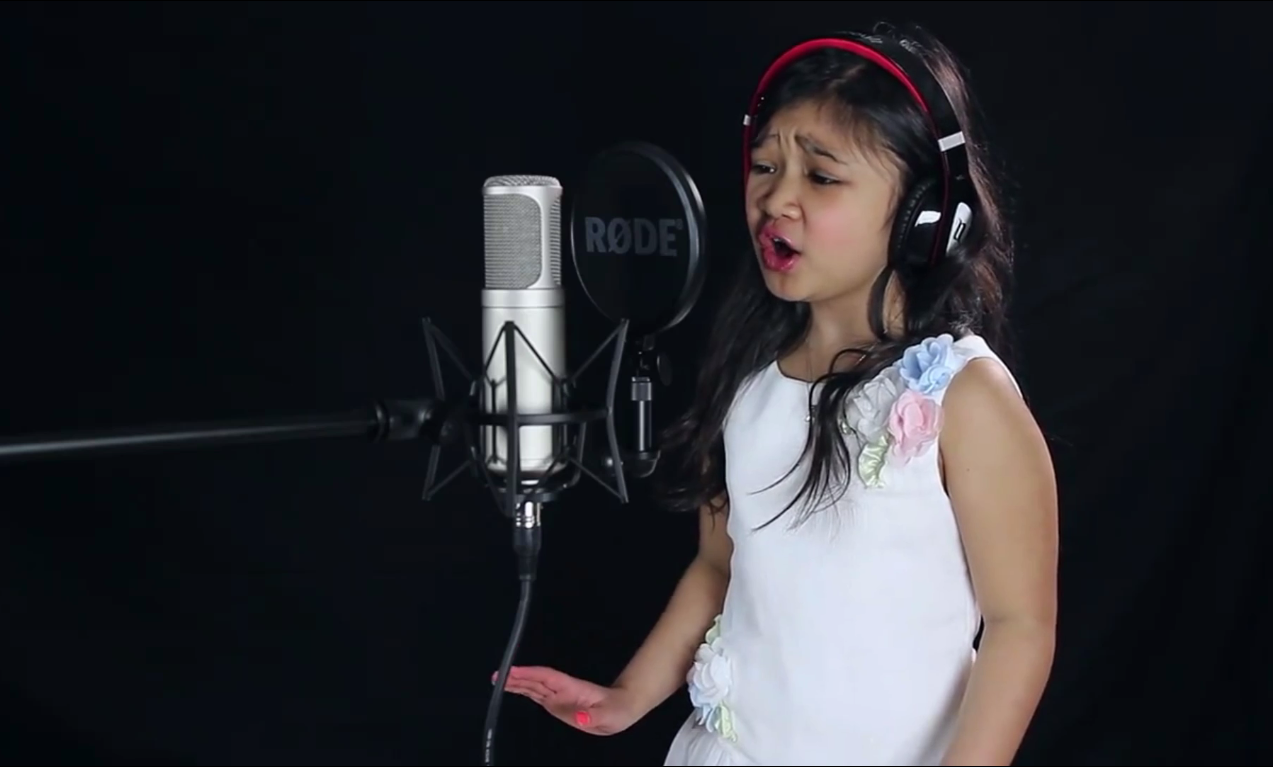 45 de copii din lumea intreaga, intr-un extraordinar tribut adus lui Michael Jackson