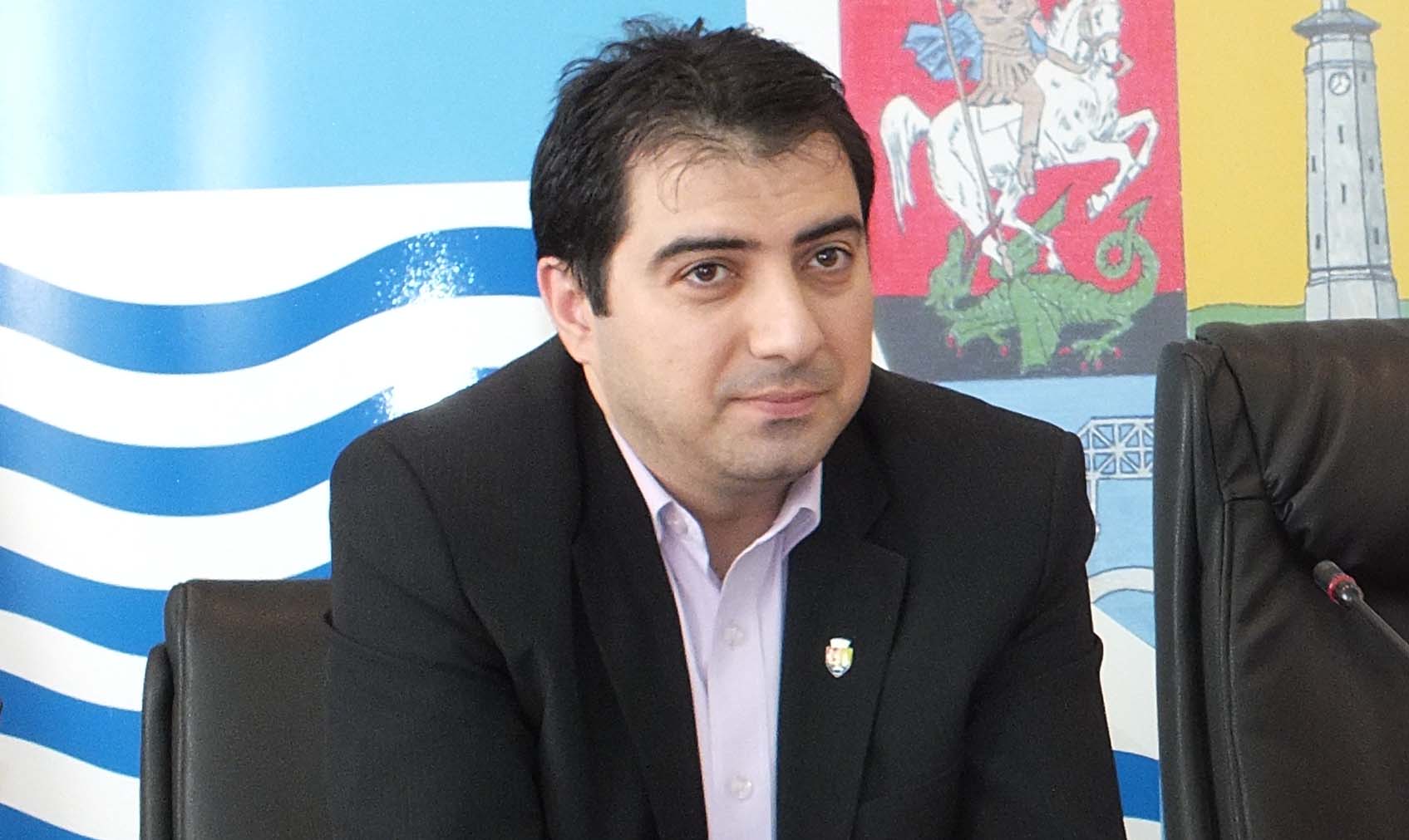 Subprefectul judeţului Giurgiu, Laurenţiu Ţintea, a fost reţinut