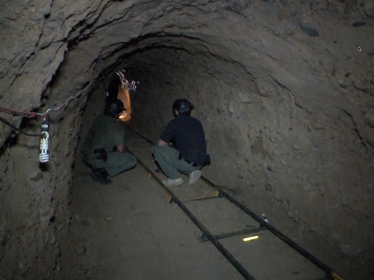 Un tunel secret a fost gasit la granita Mexicului cu SUA. Ce au descoperit anchetatorii inauntru