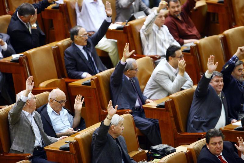 Deputaţii voteaza astazi motiunea simpla initiată de PSD la adresa ministrului Justitiei, Raluca Pruna