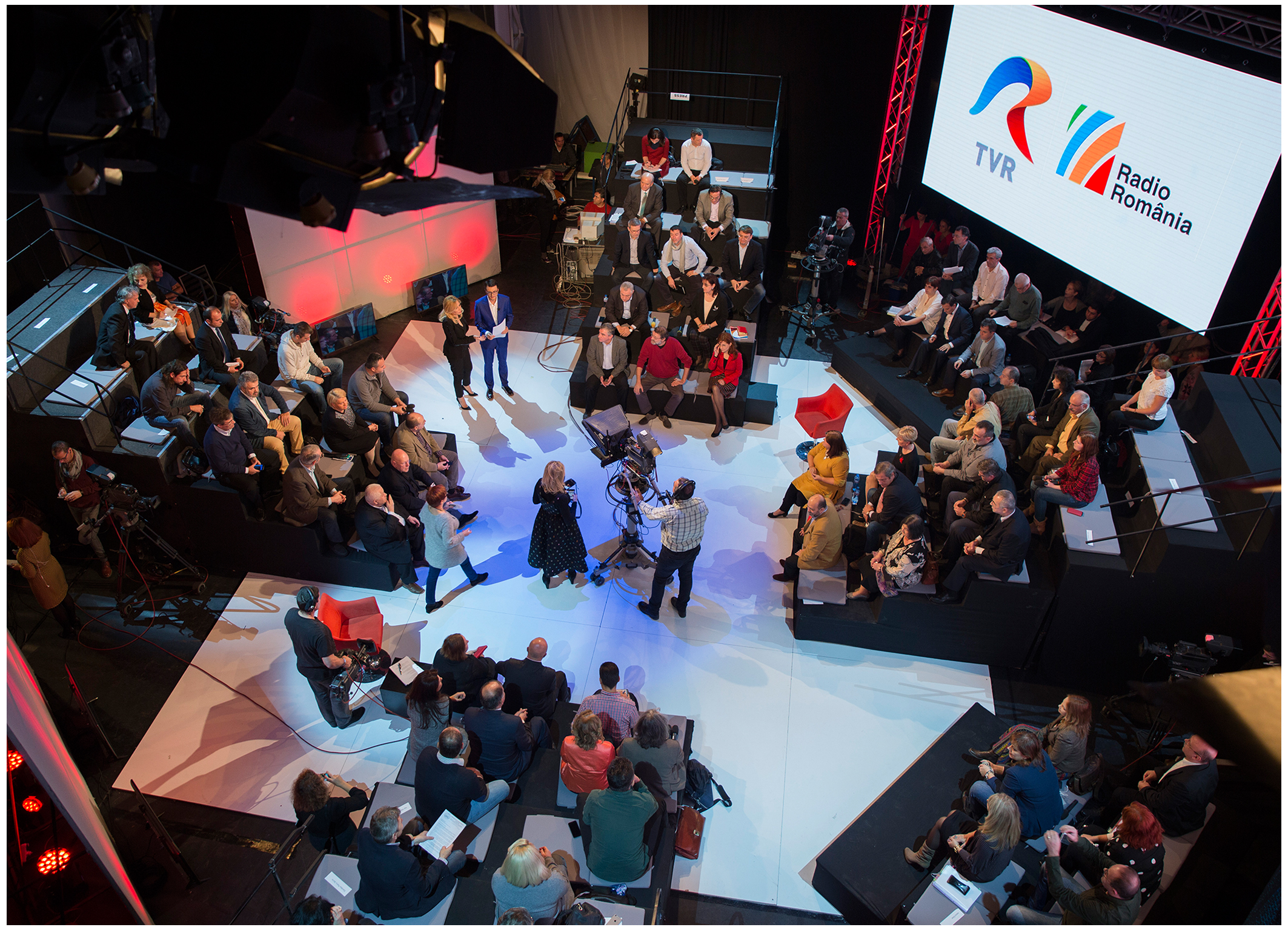 Dezbaterea „TVR şi Radio România, între public şi politic. Cine plăteşte?” (video)