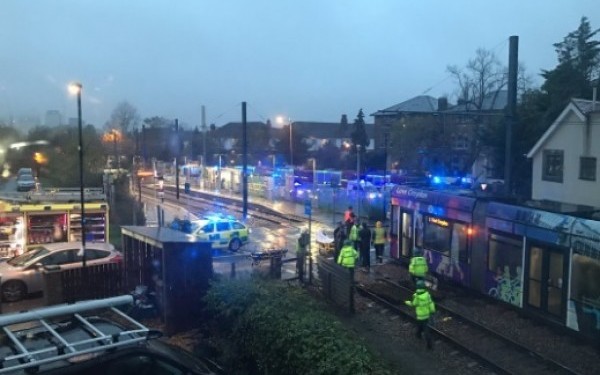 Accident grav in Londra, dupa ce un tramvai s-a rasturnat