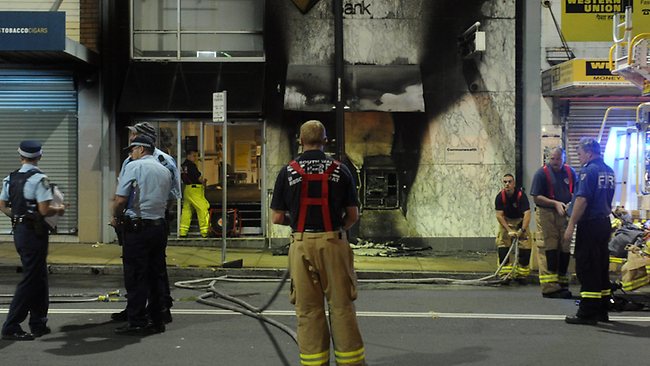 Teroare in Australia: Un tanar si-a dat foc si alti 27 au fost raniti!