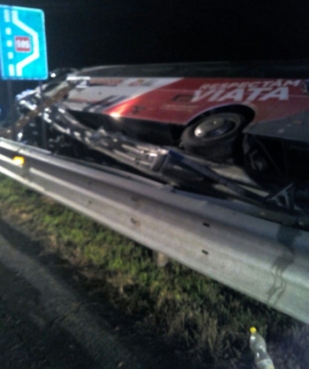 Autocar românesc răsturnat în Italia