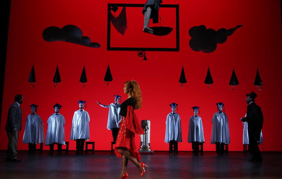 La T.N.C. coboară … „Norii” lui Aristofan