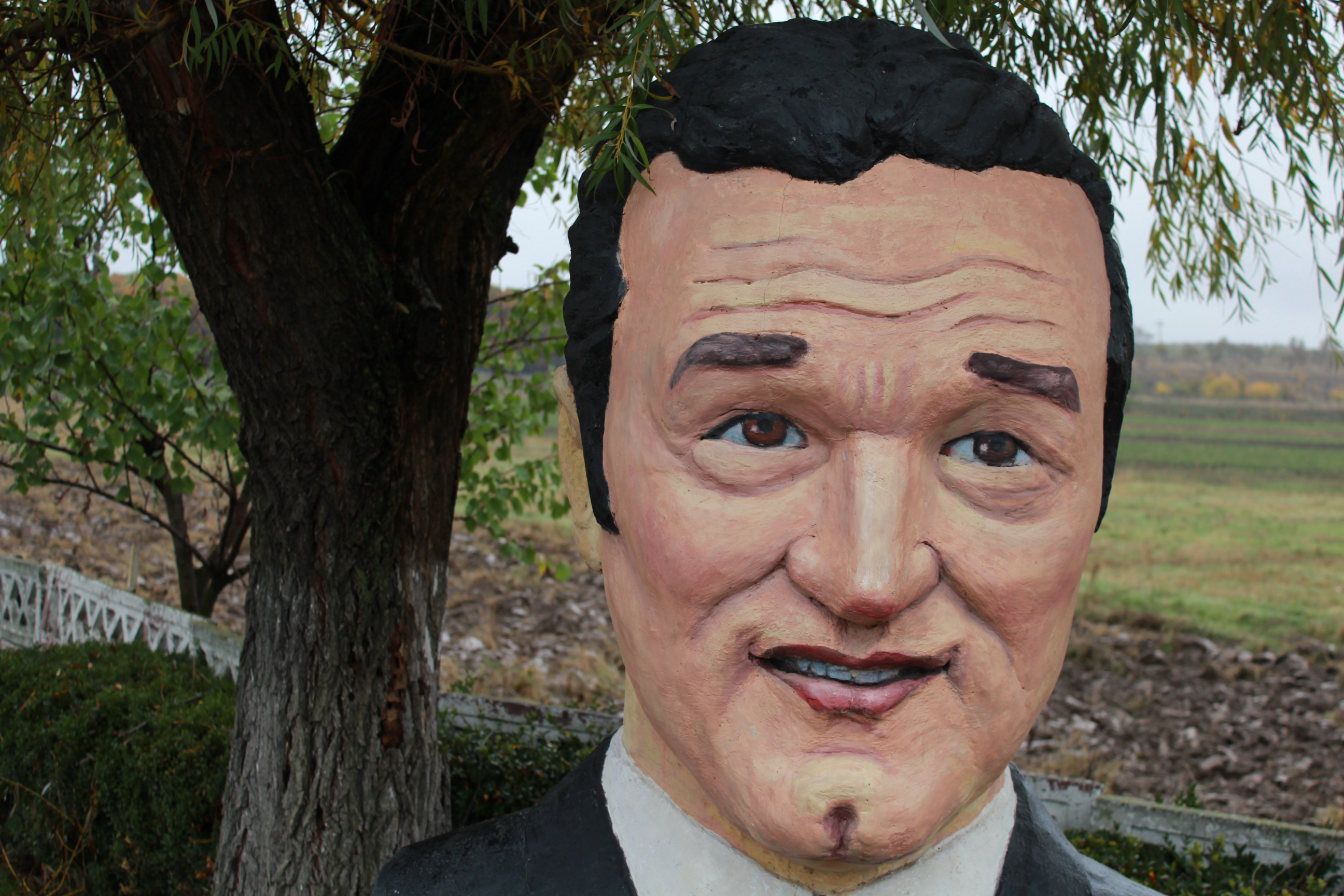 (foto) Becali are statuie pe DN 65