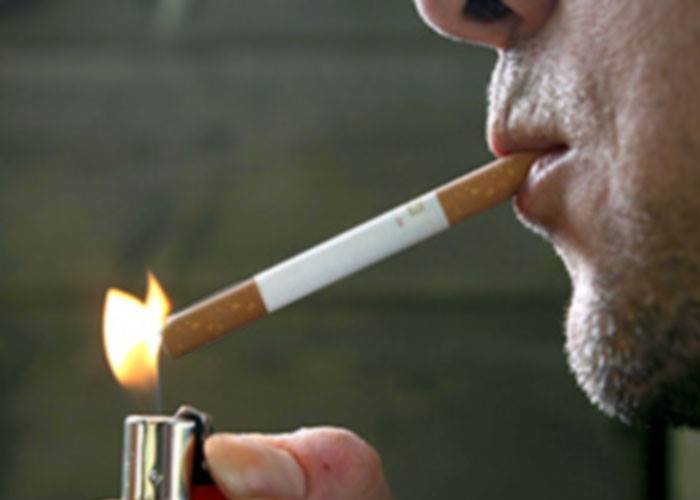 Legea care interzice ţigările cu arome, promulgată de Klaus Iohannis