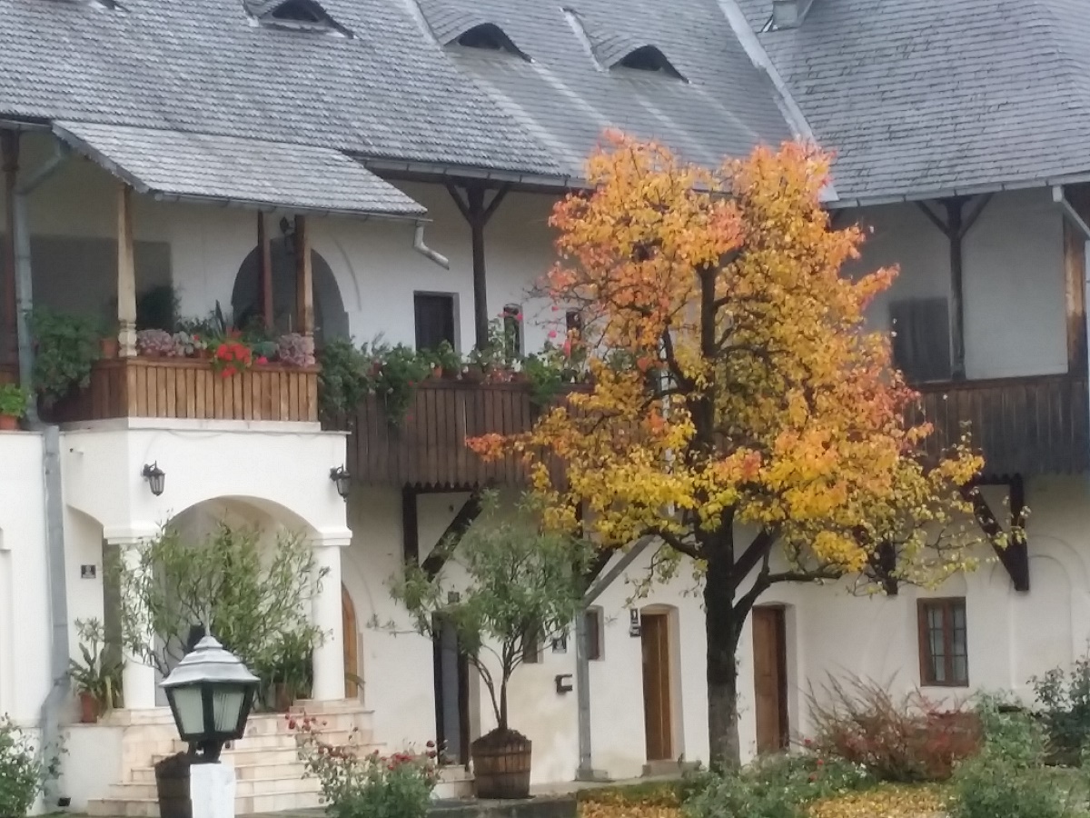 ANM: Luna octombrie va fi caracterizată de o vreme însorită