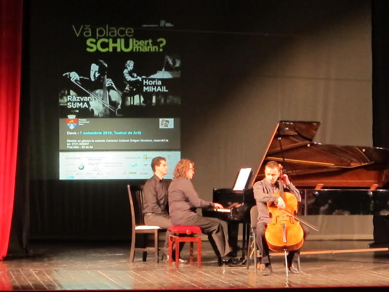 Povestea turneului Vă place Schu…? continuă cu Răzvan Suma şi Horia Mihail la Timişoara, Iaşi, Bucureşti şi Piteşti