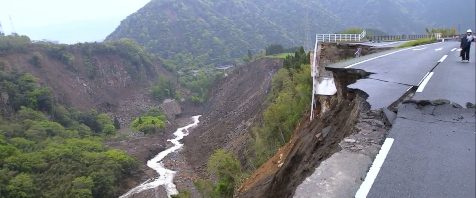 Cutremur de 6,9 in Japonia. Autoritatile au ridicat alerta de tsunami: valuri de peste un metru au lovit coasta nipona