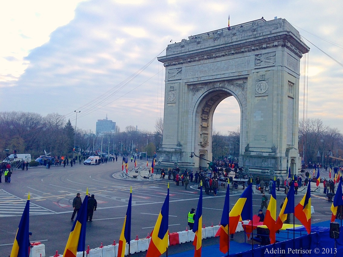 Paradă sub Arcul de Triumf (audio)