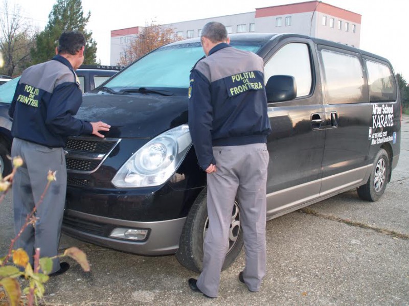 Autoturism căutat de autorităţile italiene