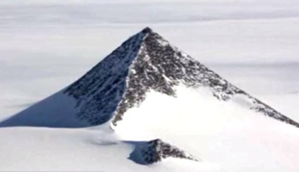 O piramidă bizară ar fi apărut în Antarctica, iar teoriile conspiraţioniste nu au încetat să apară