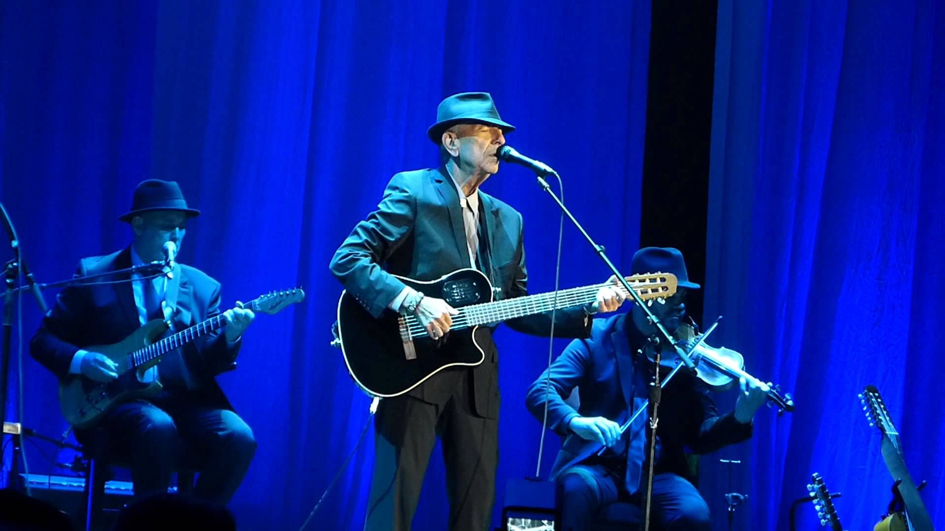 (Video) Leonard Cohen, in concert- I’m your man!