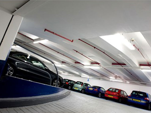 Ieri a fost inaugurata la Rm Valcea noua parcare etajată